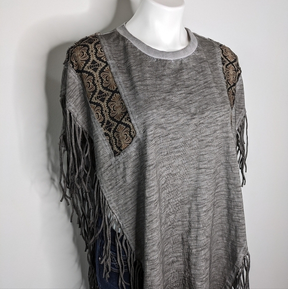 ✨3/$15 Umgee grey brown fringe open side shawl poncho top S - Picture 3 of 9